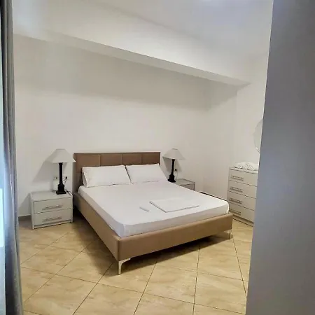 Bay 2 Apartment *