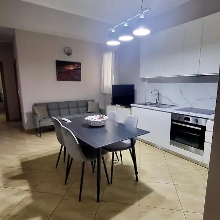 Bay 2 Apartment *